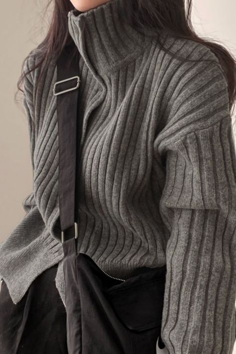 grey button up jumper, button up ribbed jumper, grey sweater outfit inspo Grey Aesthetic Clothes, Aesthetic Jumper Outfits, Grey Outfit Aesthetic, Grey Casual Outfit, Gray Sweater Outfit, Zip Sweater Outfit, Zip Up Jumper, Grey Outfits, Gray Outfits