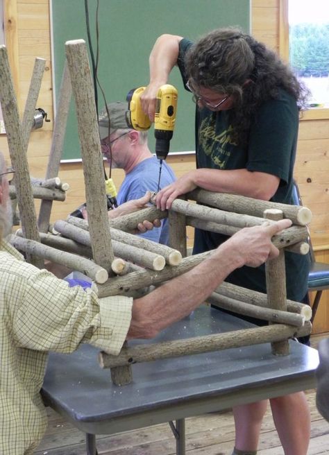 Sit back and relax — Sievers School of Fiber Arts Willow Furniture, Rustic Furniture Design, Contemporary Baskets, Twig Furniture, Sticks Furniture, Willow Weaving, Rustic Wood Furniture, Basket Making, Willow Wood