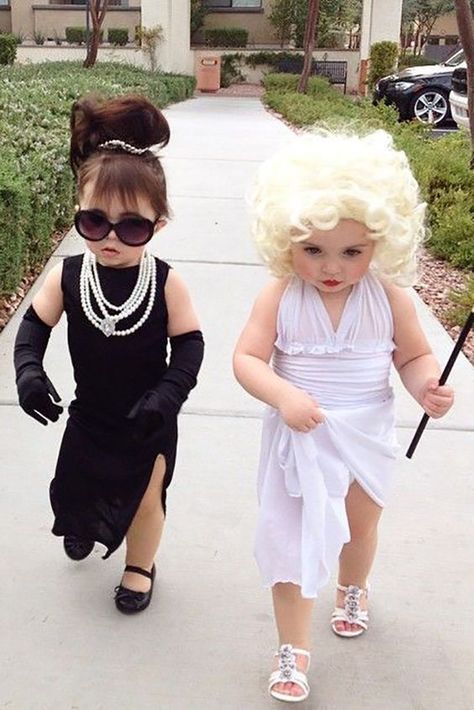 21 Halloween Costumes for Sisters - Finding Mandee Best Toddler Costumes, Costumes For Sisters, Halloween Costumes For Sisters, Cute Toddler Costumes, Unique Toddler Halloween Costumes, Sister Halloween Costumes, Diy Fantasia, Sibling Halloween Costumes