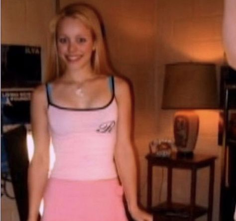 Mean girls regina george behind the scenes จีซอง Nct, Regina George, 2000s Aesthetic, Rachel Mcadams, Girls World, Just Girl Things, Just Girly Things, Mean Girls, الرسومات اللطيفة