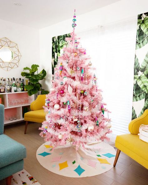 Always wanted your own pink Christmas tree? If these fabulous pink-a-liscuous examples don't push you over the edge to YAAAS I don't know what will. #jenniferperkins #pinkchristmastree #pinkchristmastreedecorations #pinkchristmastreeideas #pinkchristmastreedecor Pink Christmas Tree Decorations, A Pink Christmas, Retro Christmas Decorations, Mid Century Modern Christmas, Modern Christmas Tree, Modern Christmas Decor, Pink Christmas Decorations, Mid Century Christmas, Pink Christmas Tree