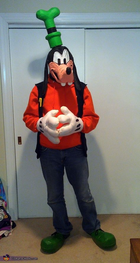 Bruce: I am a huge fan of all things Disney, and Goofy has always been my favorite Disney character. After my family and I had taken a trip to Disneyworld in... Diy Goofy Costume, Goofy Outfits, Goofy Costume, Movie Character Costumes, Mache Art, Goofy Disney, Homemade Costume, Costume Works, Mouse Costume