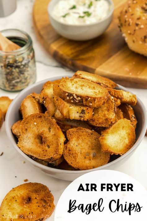 Bagel Chips Recipe, Bagel Bites Recipe, Small Air Fryer, Bagel Chips, Bagel Bites, Homemade Bagels, Lazy Weekend, Finger Foods Easy, Party Food And Drinks