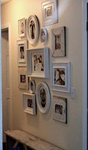 Gallery Wall Design, Koti Diy, Picture Arrangements, Family Photo Wall, Photo Wall Gallery, Rustic Wall Art, Wall Gallery, Rustic Walls, Design Case