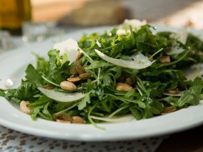 Arugula Salad with White Truffle Oil, Marcona Almonds and Shaved Parmesan Truffle Oil Recipes, Summer Side Dishes Recipes, Marcona Almonds, Picnic Side Dishes, Shaved Parmesan, White Truffle Oil, Radicchio Salad, Mozzarella Salad, Parmesan Recipes