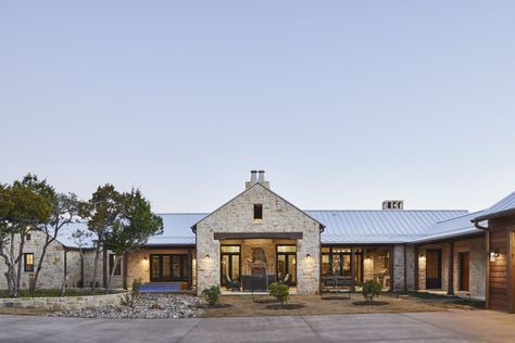 Modern Ranch Style Homes Exterior, Ranch Style Homes Exterior, Texas Ranch Homes, Modern Ranch Style Homes, Limestone House, Modern Ranch House, Luxury Ranch, Floor Plans Ranch, Hill Country Homes