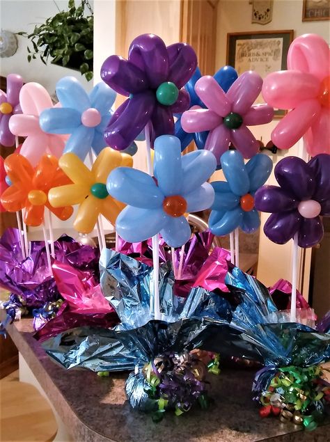 Pool Party Centerpieces, Balloon Table Decorations, Luau Pool Party, Pjs Party, Dance Decor, Themes Party, Party Equipment, Meeting Ideas, Dance Decorations