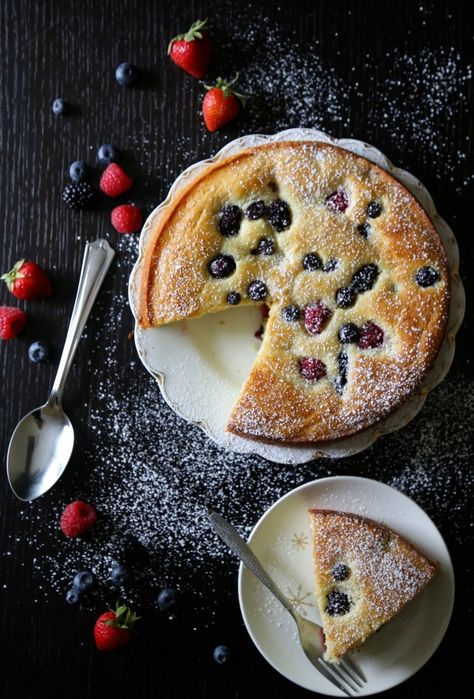 Cake With Fresh Berries, Blueberries For Sal, Ricotta Cake, Torte Cupcake, Berries Recipes, Köstliche Desserts, Fresh Berries, Let Them Eat Cake, Blueberries