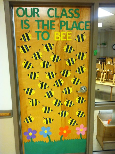 Spring Door Decorations, Spring Classroom Door, Preschool Door, Kindergarten Bulletin Boards, Bulletin Boards Theme, Spring Door Decoration, Bee Themed Classroom, Bee Classroom, Spring Bulletin