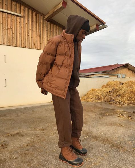 Brown Is My Favorite Color, Monochrome Outfit Men, Brown Monochrome Outfit, Monochrome Streetwear, Clothing Brand Shoot, Neutral Photoshoot, Trap Fashion, Brown Monochrome, Fall Fits Men