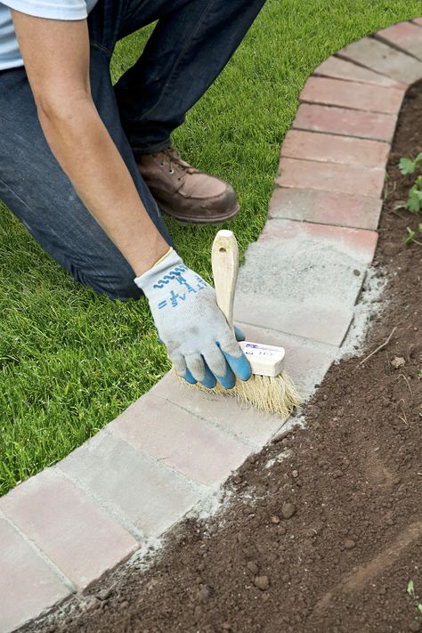 Landscape Edging Stone, Brick Garden Edging, Moderne Have, Flower Bed Edging, Clay Pavers, Brick Edging, House Simple, Brick Garden, Garden Border