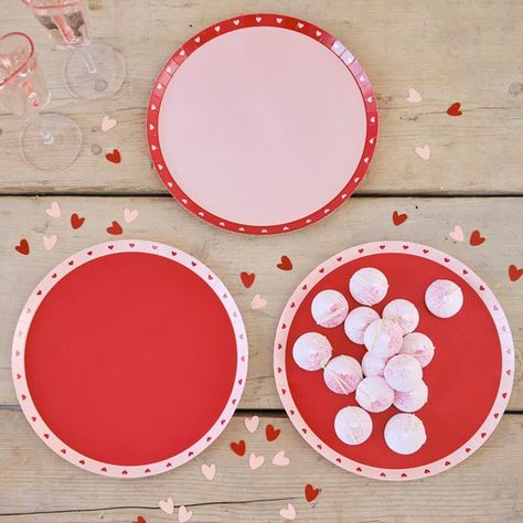 Valentines Table Decorations | Ginger Ray Heart Plates, Disposable Wedding Plates, Paper Plate Design, Romantic Picnic, Paper Plates Wedding, Valentine Table Decorations, Christmas Paper Plates, Valentinstag Party, Pink Plates