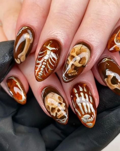 That's wonderful 🖤 Artist: @yanpaintsnails #nail #nails #nailart #nailartist #naildesign #manicure #manicures #demonic #creaturedesign… | Instagram Demonic Nails, Brain Nails, Demon Nails, Creepy Nails, Unreal Unearth, Halloween Manicure, Macabre Art, Halloween Nail, Weird Art