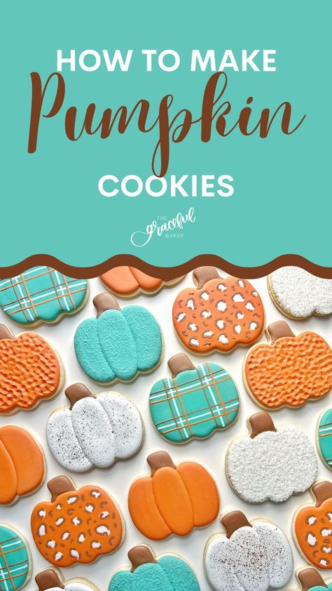 Fall Decorated Cookies Royal Icing, Pumpkin Sugar Cookies Decorated, Fall Royal Icing Cookies, Icing Cookies Tutorial, Easy Pumpkin Cookies, Pumpkin Cookies Decorated, Thanksgiving Cookies Decorated, Cookies For Fall, Iced Pumpkin Cookies