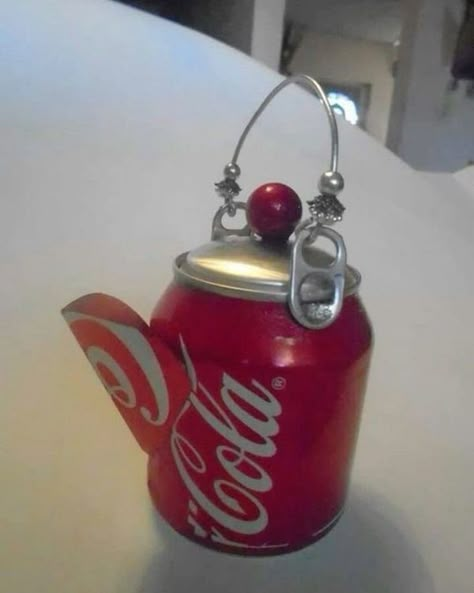 Re-Scape Inspired Recycling Garbage Sculpture, Beer Cans Crafts Ideas, Coke Can Crafts, Can Sculpture, Lon Bia, Pop Can Crafts, Coca Cola Decor, Soda Can Art, Soda Can Crafts