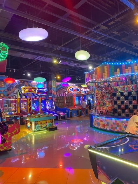 Arcade Room, Nostalgia Core, Scenery Background, Neon Aesthetic, Main Event, Mua Sắm, Retro Aesthetic, Play Area, Amusement Park