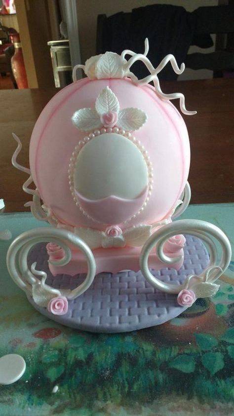 Cinderella Cakes, Carriage Cake, Chocolate Pinata, Princess Cakes, Christmas Themed Cake, Cinderella Cake, Pinata Cake, Ballerina Cakes, Cinderella Carriage