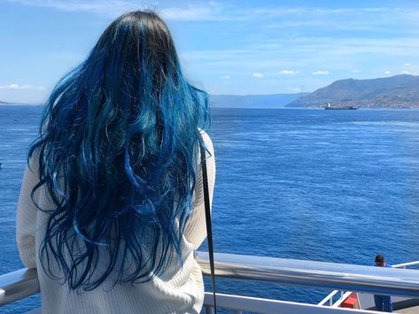 Dyed Hair Aesthetic Faceless, Yhs Funneh, Sea Blue Hair, Blue Mermaid Hair, Long Blue Hair, Blue Hair Aesthetic, Ocean Hair, Blue Black Hair, Creative Hair Color