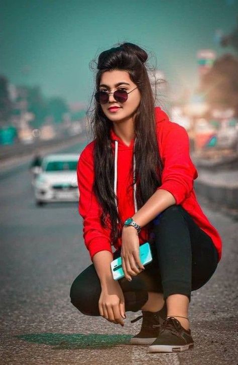 Classy Women Quotes, शादी की तस्वीरें, College Girl Fashion, Drawing Couple Poses, Scene Stealer, Gals Photos, Best Pose For Photoshoot, Fun Photos, Photo Pose Style