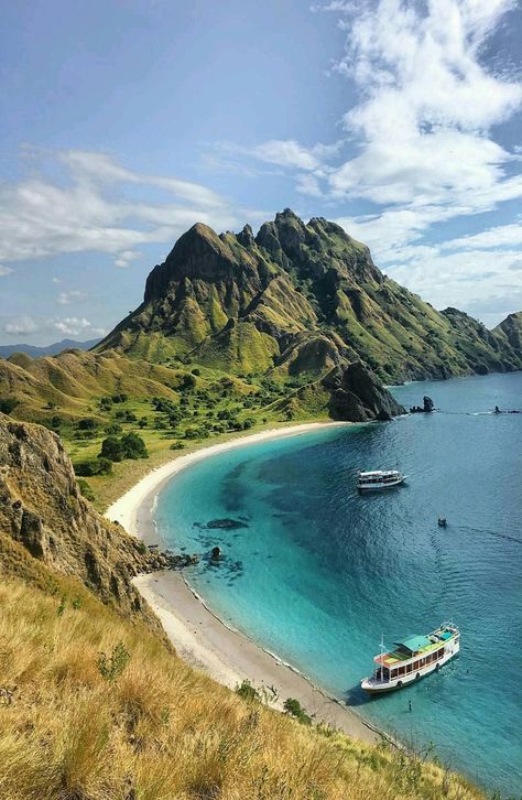 Padar Island Indonesia, Wonderland Indonesia, Padar Island, Labuan Bajo, Komodo National Park, Travel Creative, Komodo Island, Exotic Places, Whole New World