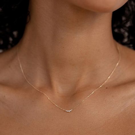 Diamond Curved Bar Necklace 14k Gold - Jemma | Linjer Jewelry Look Working Girl, Curved Bar Necklace, Diamond Tennis Necklace, Curved Bar, London Blue Topaz Ring, Classy Jewelry, 14k Gold Necklace, Solid Gold Jewelry, Sustainable Jewelry