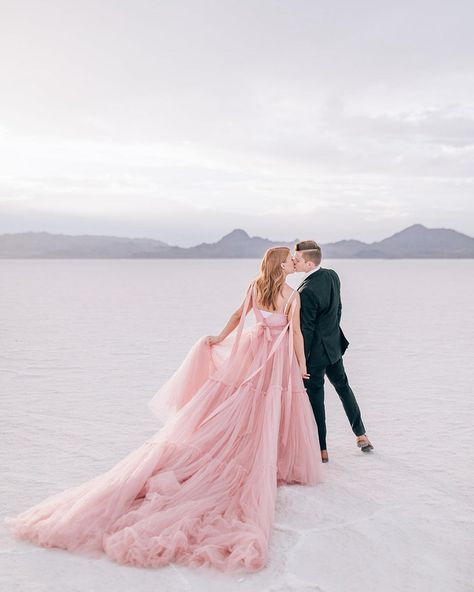 Salt Flats Photoshoot, Couple Photo Pose, Utah Photoshoot, Pose Ideas Couple, Wedding Dress Colorful, Utah Salt Flats, Colorful Wedding Dress, Pink Photoshoot, Salt Flats Utah