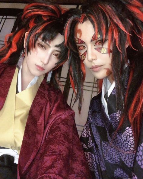 Demon Slayer Kimetsu no Yaiba ♥ Tsugikuni Yoriichi & Tsugikuni Michikatsu - Cosplayers 花梨澤aka._drugcode & Iwakatsu ~.~ Yoriichi Hair, Kokushibo Cosplay, Yoriichi Cosplay, Yoriichi And Michikatsu, Tsugikuni Michikatsu, Douma Cosplay, Yoriichi Kokushibo, Kibutsuji Muzan Fan Art, Kny Cosplay