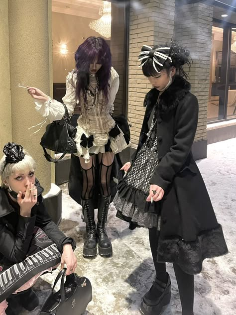 Vkei Inspired Outfits, Vkei Clothing, Harajuku Goth Fashion, Jfashion Vkei, Alt Grunge Aesthetic, Vkei Outfits, Alt Closet, Vkei Fashion, Japanese 90s