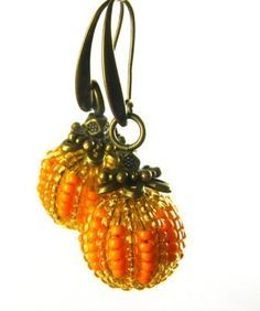 Make these cute pumpkin earrings by wrapping a 12mm bead with seed beads.... Pumpkin Bead, Beaded Necklace Patterns, Beaded Earrings Tutorials, Halloween Beads, Pumpkin Earrings, Necklace Patterns, Seed Bead Tutorial, Beaded Earrings Patterns, Beaded Bracelet Patterns