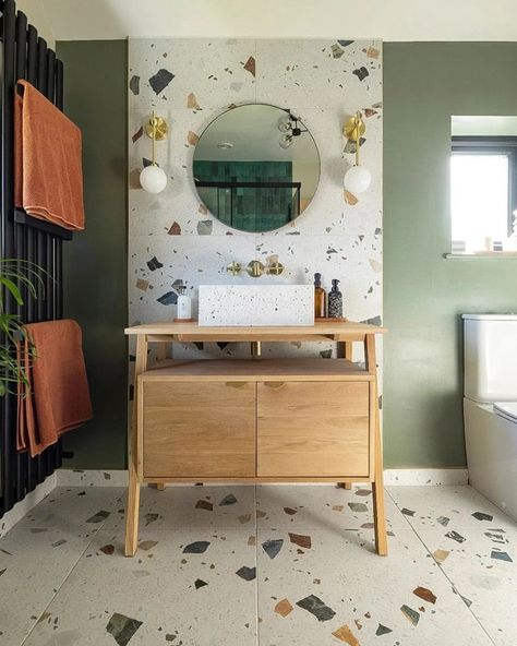 Terrazzo gives any bathroom a fresh new look | Tikamoon BLOG Terrazzo Bathroom Design, Minimalist Bathroom Furniture, Terrazzo Sink, Terrazzo Bathroom, Oak Vanity Unit, Teak Vanity, Bad Inspiration, Unique Bathroom, Main Bathroom