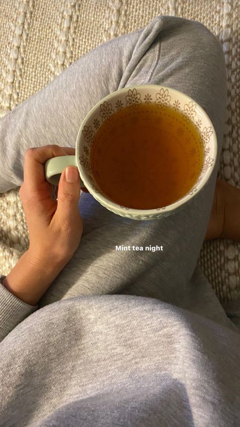 Mint Tea, Night Time Routine, Instagram Ideas Photography, Healthy Girl, A Cup Of Tea, Creative Instagram Stories, Cup Of Tea, Instagram Story Ideas, Instagram Inspiration