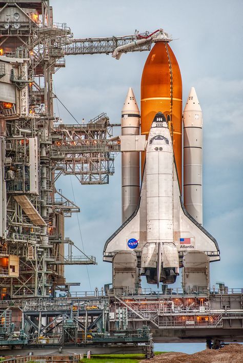 On the blog: The Shuttle at Rest https://www.stuckincustoms.com/2019/01/06/the-shuttle-at-rest-photography-nasa/  #TreyRatcliff #Shuttle #NASA #Rocket #Space #Exploration #Photography #Travel Rocket Drawing, Drawing Space, Nasa Rocket, Nasa Wallpaper, Apollo Space Program, Exploration Photography, Nasa Space Program, Rocket Space, Nasa Space Shuttle