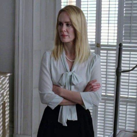 Ahs Witches, Cordelia Goode, Coven Fashion, Luxurious Outfits, Blonde Halloween Costumes, Ahs Cast, Ryan Murphy, Casual Professional, Sarah Paulson