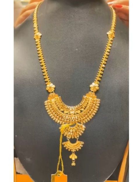 Gold Inspo, Pretty Gold Necklaces, Indian Gold Necklace Designs, Unique Gold Jewelry Designs, Bridal Necklace Designs, Blossom Season, Bridal Jewels, Bridal Jewelery, Bengali Bride