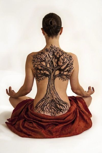 Yggdrasil Tattoo, Back Henna, Tatoo 3d, Tree Tattoo Back, Unusual Tattoo, Henna Body Art, Full Back Tattoos, Tree Tattoo Designs, Tattoos Geometric