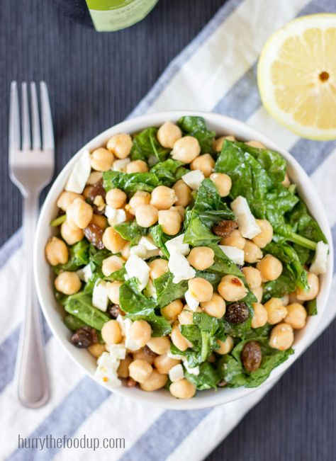 Chickpea Spinach Salad, ready in 7 minutes, high in protein and fiber. Perfect for a quick lunch! | hurrythefoodup.com Chickpea Spinach Salad, Chickpea Spinach, Vegan Chickpea Curry, Protein Salad, Spinach Salad Recipes, Protein Lunch, Easy Healthy Lunches, Vegetarian Lunch, Healthy Lunches