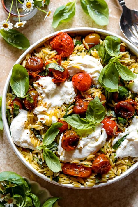 Orzo Burrata Salad, Pasta With Burrata Recipe, Burrata Orzo, Burrata Pasta Recipe, Orzo Mozzarella, Tomato Basil Orzo, Tomato Burrata Pasta, Basil Orzo, Pasta With Burrata