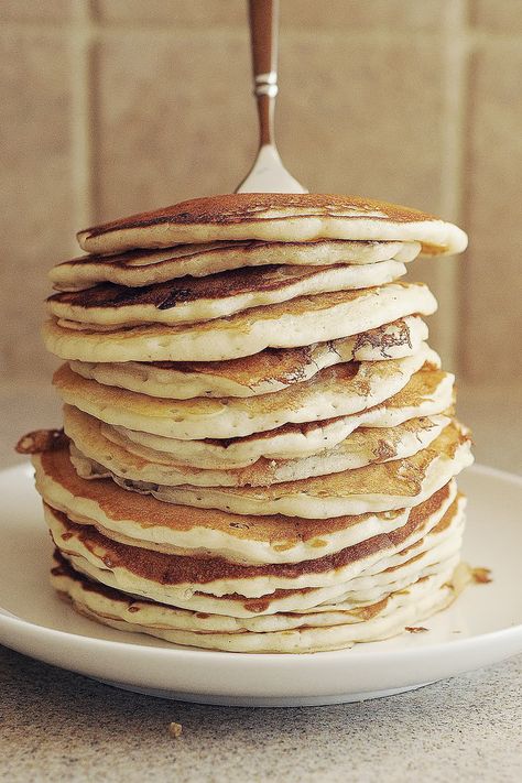 Recipe: Big Batch Pancakes - enough pancakes for todays breakfast and then more to freeze and serve later! Cooked Breakfast, Freezer Cooking, Pancakes And Waffles, Batch Cooking, Fabulous Foods, Pancake Recipe, Breakfast Dishes, Freezer Meals, Yummy Breakfast