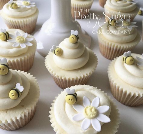 Bee Themed Birthday Party, Bee Decorations, Daisy Cupcakes, Bee Cupcakes, Gateau Baby Shower, Bee Birthday Party, Bee Cakes, Bee Birthday, Sugar Cake