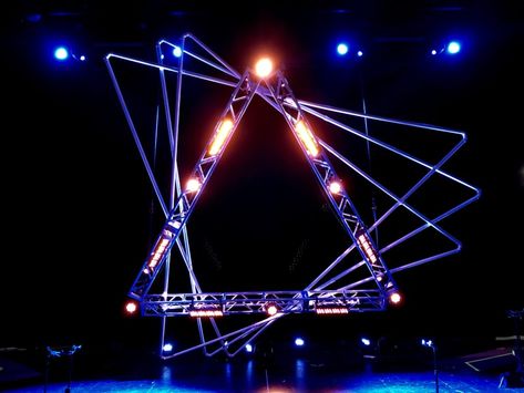 Triangle Installation, Church Stage Design Ideas, Pixel Led, 3d Triangle, Concert Stage Design, Stage Design Ideas, Coachella Valley Music And Arts Festival, Church Stage Design, Church Stage