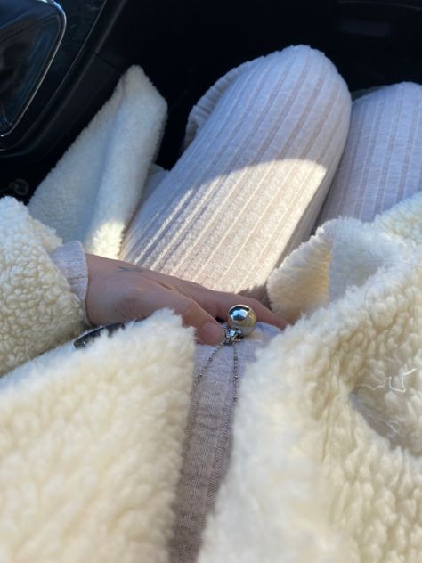 Pregnancy | Pregnant | mom | MomToBe | winter | cold | snow | white | baby | baby bump | bump | SHEIN | outfit | total white | ig story | inspo Pregnant Mom Outfits Winter, Pregnant Snow Outfits, Pregnant Outfits Winter, Pregnant Winter Outfits, Bump Fits, Cold Winter Outfit, Winter Pregnancy, Baby Mom, Christmas Pregnancy