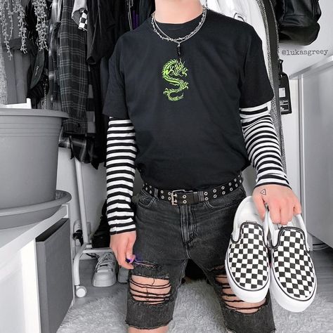 Eboy Boy, E-boy Outfit, E Boy Style, Eboy Fashion, Eboy Outfit, Weirdcore Outfits, Non Binary Outfits, Soft Boy Outfits, Vintage Vsco