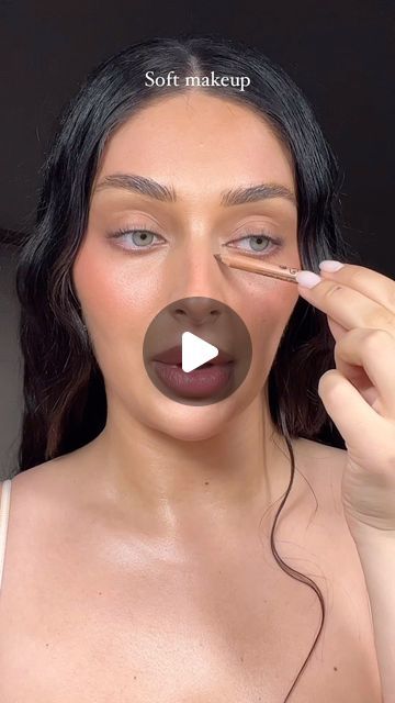 Vanessa on Instagram: "Soft glam natural toned makeup looks are some of the prettiest in my opinion" Soft Glam Makeup How To, Subtle Makeup Looks For Brown Eyes, Wedding Guest Eye Makeup Tutorial, Parisian Makeup Look Classy, Natural Sultry Makeup, Pale Makeup Looks Dark Hair, Simple But Elegant Makeup Looks, Winter Make Up Looks Natural, Fresh Face Makeup Natural Looks