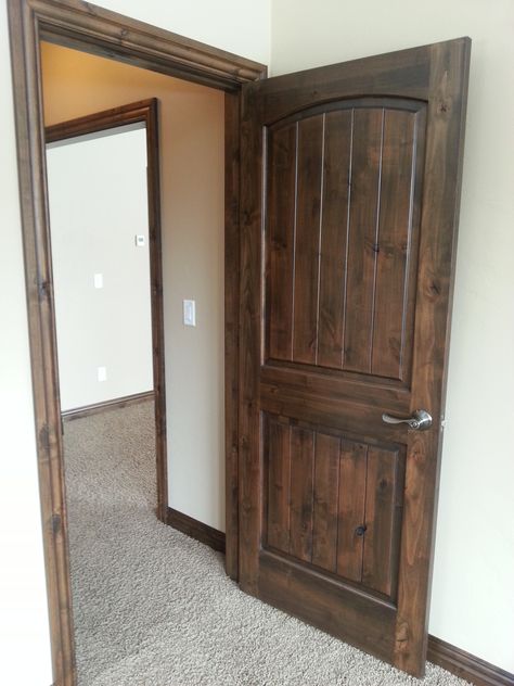 Country Bedroom Doors, Stained Wooden Doors Interior, Stained Window Trim Ideas Interior, Rustic Farmhouse Doors Interior, Wooden Inside Doors, Rustic Bedroom Doors, Rustic Interior Trim Ideas, Wood Stained Interior Doors, Rustic Interior Door