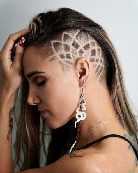 Undercut Designs Side Of Head, Floral Undercut Designs, Female Shaved Head Design, Side Hair Designs For Women, Temple Undercut For Women, Undercut Shave Design, Mandala Hair Design, Shaved Hair Designs For Women Side, Side Undercut Designs