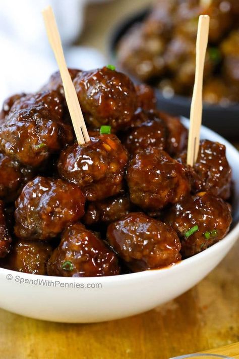 Easy 3 Ingredient Cocktail Meatballs! These delicious appetizer meatballs can be made 3 different ways and cooked on the stove top or in the slow cooker. Ketchup and Grape Jelly makes the best ever sauce! Cocktail Meatball Sauce, Cocktail Meatballs Grape Jelly, Easy Cocktail Meatballs, Meatball Appetizer, Meatball Appetizer Recipe, Meatball Recipes Crockpot, Cocktail Meatballs, Grape Jelly Meatballs, Sweet And Sour Meatballs