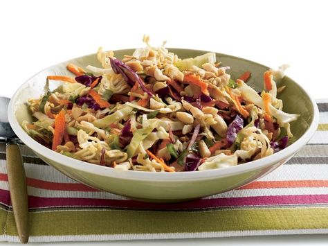 Easy Asian Cabbage Salad Richland Washington, Chicken Coleslaw, Asian Cabbage Salad, Asian Cabbage, Easy Picnic Food, Yogurt Chicken Salad, Cabbage Salad Recipes, Resep Salad, Salad Meal Prep