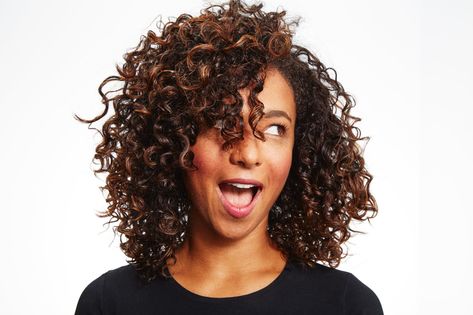 12 Curly Hair Hacks That Will Completely Change Your Life Embracing Diversity, Air Dry Hair, Curly Hair Wig, Haircuts For Curly Hair, Short Wavy Hair, Coily Hair, Bouncy Curls, Scene Hair, Curly Hair Tips