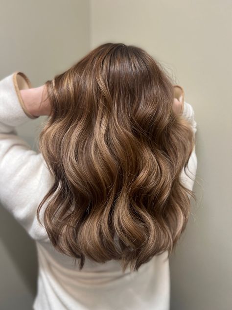 Very Light Brown Hair Balayage, Balayage Soft Brown, Brunette Balayage Hair Hazel Eyes, Haircuts For Breakage Damaged Hair, Balayage For Mousy Brown Hair, Light Brown Hair With Depth, Demintional Brown Hair, Medium Length Honey Brown Hair, Necklength Haircut Women