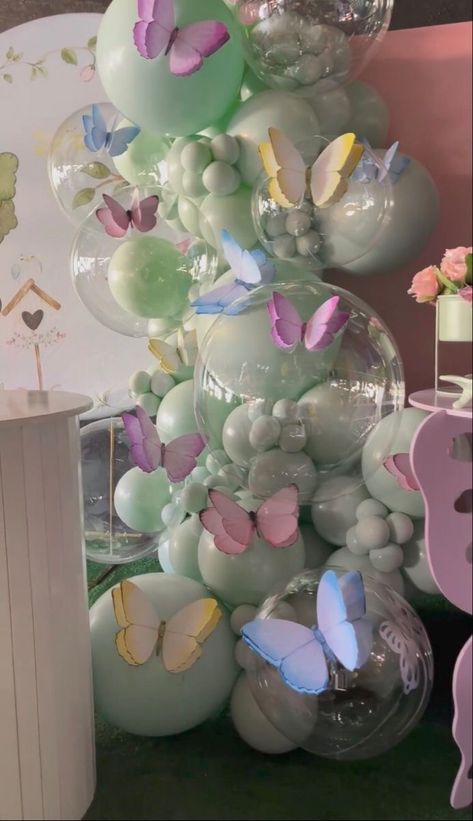 Fairy Garden Balloon Arch, Fairy Garden Theme Party, Champagne Walls, Butterfly Themed Birthday Party, Tinkerbell Pictures, Fairy Baby Showers, Hadiah Diy, Fairy Garden Birthday Party, Sweet 17